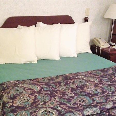 Americas Best Inn New Florence Room photo